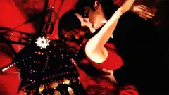 Moulin Rouge! nemá ani po dvou dekádách obdoby. Bezostyšný filmařský exces s Nicole Kidman zůstává nejlepším muzikálem nového století