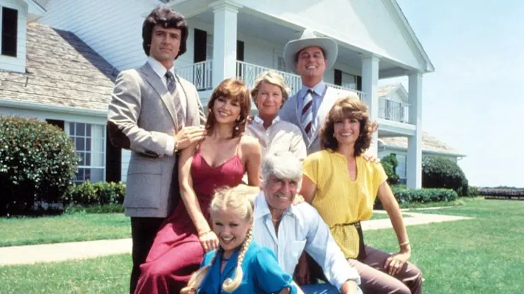 bobby-z-dallasu-vstal-pred-sestatriceti-lety-lety-z-mrtvych-jak-tvurci-vysvetlili-jeho-navrat-do-serialu