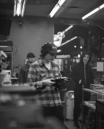 Finn Wolfhard - Night Shifts (2020), Obrázek #2