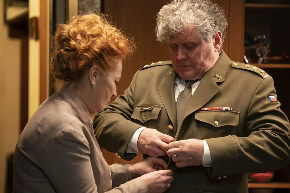 bezva-zuby-na-zasnuby-skvela-telka-od-vejdelka-ct-vraci-do-hry-nedelni-chvilky-poezie-3