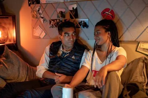 hbo-max-listopad-hbo-slavi-50-vyroci-a-opetovne-zpristupni-radu-svych-nejpopularnejsich-serialu-objevi-se-ale-i-sherlock-ci-jezek-sonic-ii-11