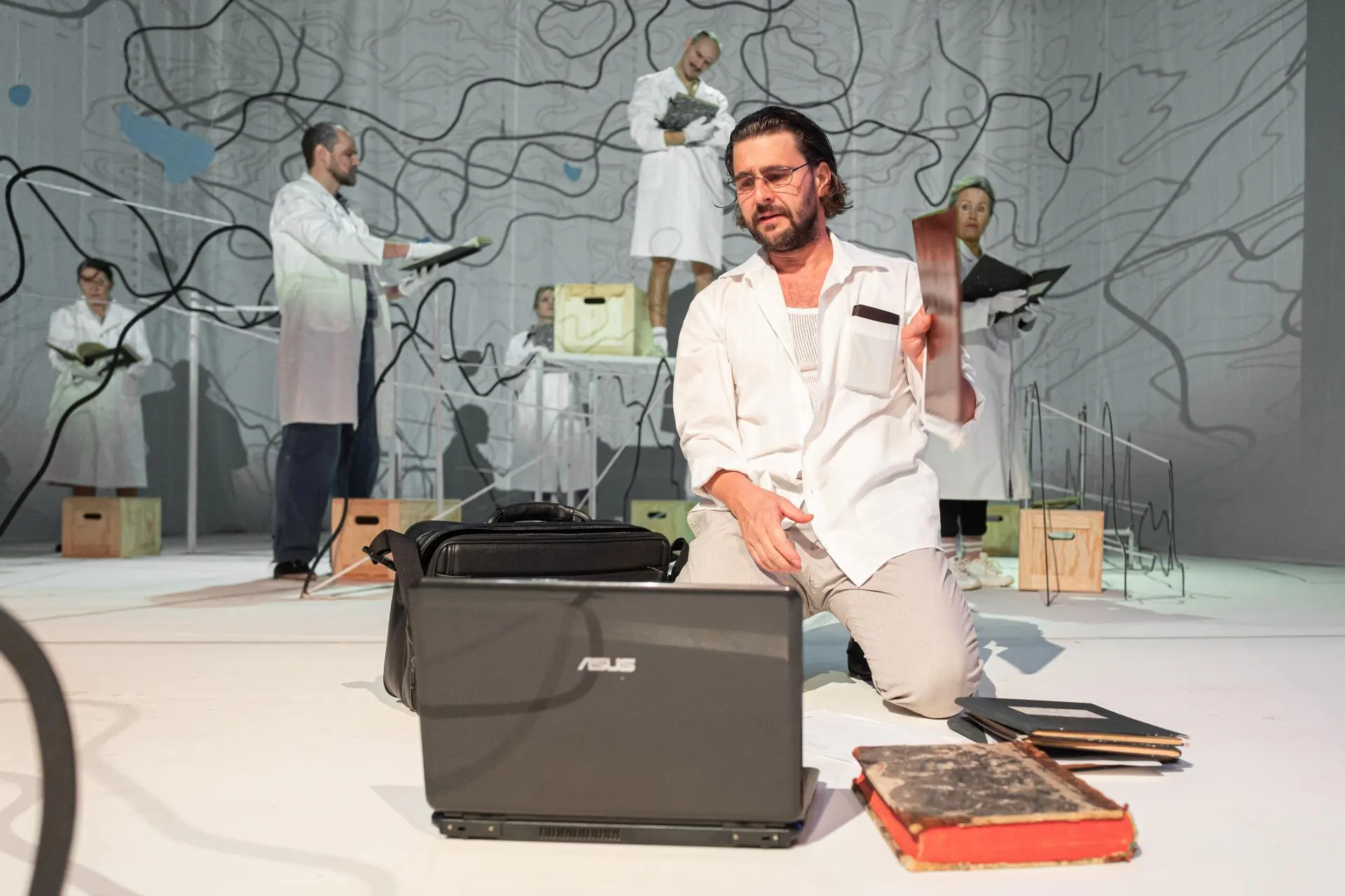 tydenni-vod-tipy-novy-film-od-autora-old-boye-island-jak-ho-neznate-ci-satan-v-pojeti-francouzskeho-provokatera