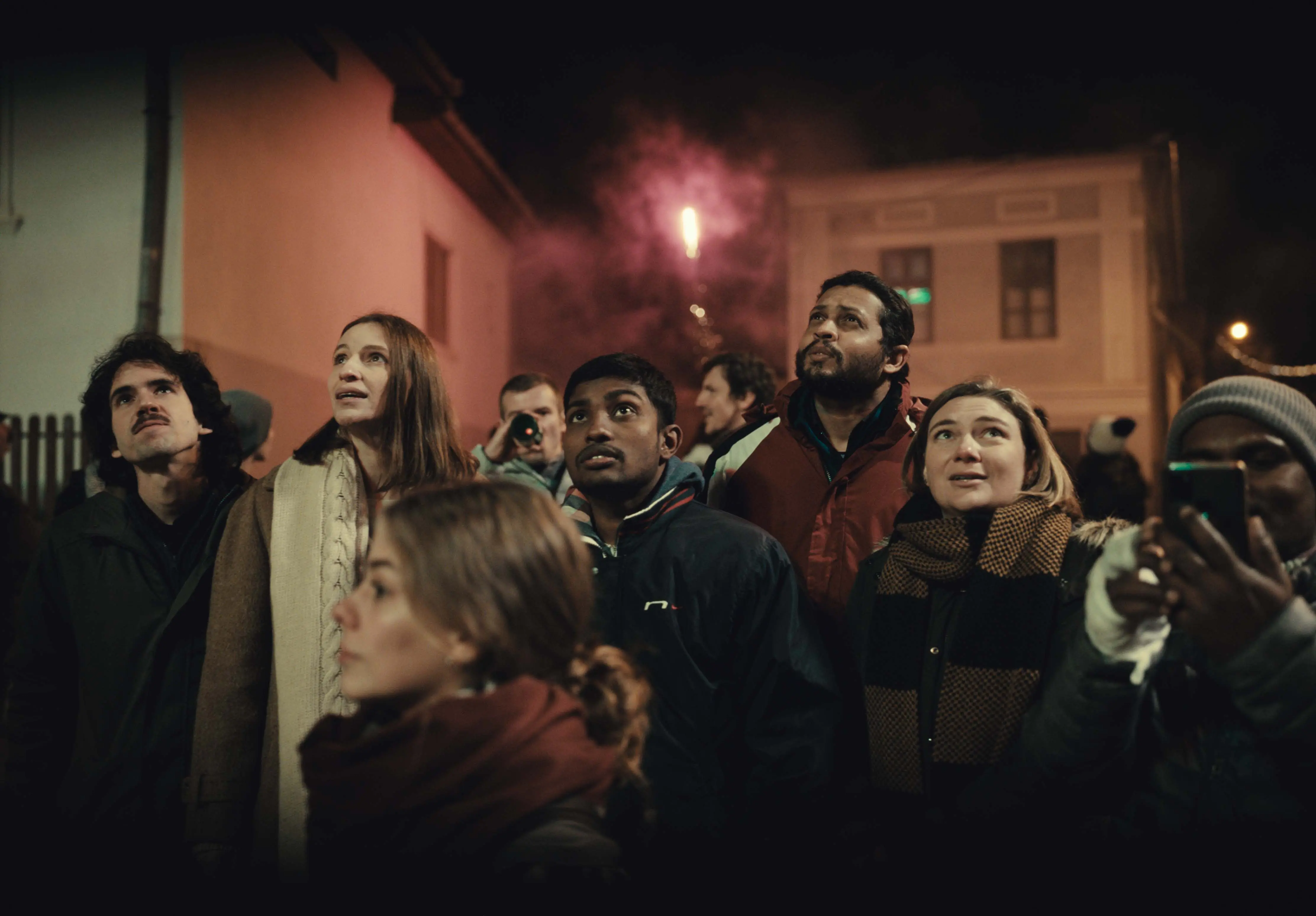 Drama R.M.N. tepe do slušných Rumunů a jejich předsudků vůči migrantům. Nechybí ani nenávist k sousedům a zástupy medvědů