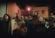 Drama R.M.N. tepe do slušných Rumunů a jejich předsudků vůči migrantům. Nechybí ani nenávist k sousedům a zástupy medvědů