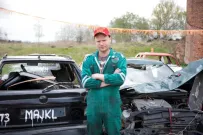 Tvůrce Mostu! a Okresního přeboru přichází s křupanskou road movie. Sympatizovat s hrdiny Grand Prix není snadné