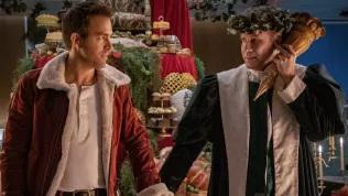 Spirited je rozverná komedie s Willem Ferrellem a Ryanem Reynoldsem o tom, jak vlastně vznikla Dickensova Vánoční koleda