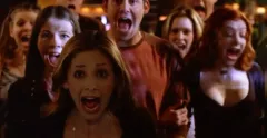 Buffy nebojovala jen s upíry, ale i se stereotypy a patriarchátem. Seriál letos oslavil čtvrtstoletí, během kterého znamenal mnoho pro několik generací