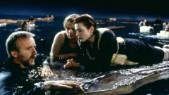 Dveře z Titaniku, co stály Jacka život, byly vydraženy. V aukci porazily i Indyho bič