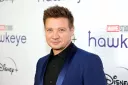 Jeremy Renner, představitel Hawkeye z Avengers, je po nehodě v kritickém stavu