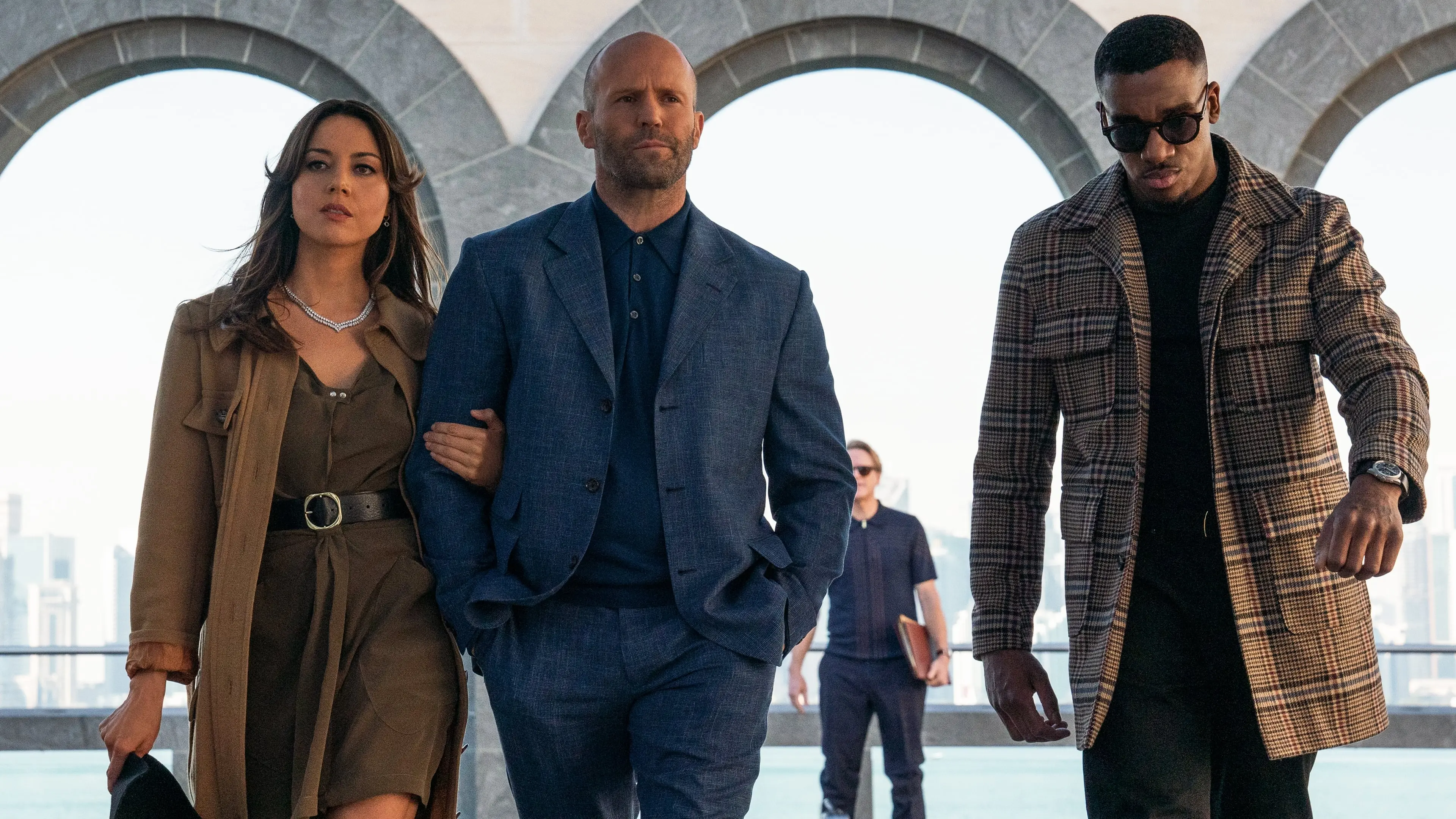 Akčňáku Operace Fortune od slavného režiséra jsme se kvůli ukrajinské válce málem nedočkali. Jason Statham jako špión ale neoslňuje