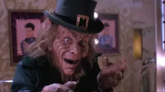 Leprechaun vraždí kvůli zlatu už třicet let. Jennifer Aniston na Skřítka nevzpomíná ráda, Warwick Davis ano