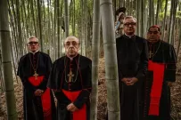 Týdenní VOD tipy: Sorrentinův papež melancholik, vrcholné dílo klasika světového filmu a hororová satira o boháčích