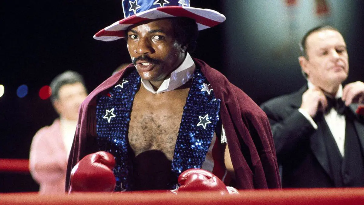 Představiteli Apollo Creeda je 75. Carl Weathers neměl o Stalloneho herectví valné mínění, z kultovní komedie si odnesl doživotní šrámy