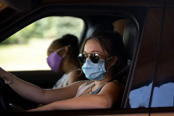 Sick – tvůrce Vřískotu si v novém hororu utahuje z nezodpovědnosti i koronavirových opatření
