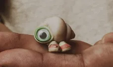 Terapie filmem. Nezávislý animák pro dospělé o mluvící mušli vás zaplaví melancholickou pozitivitou