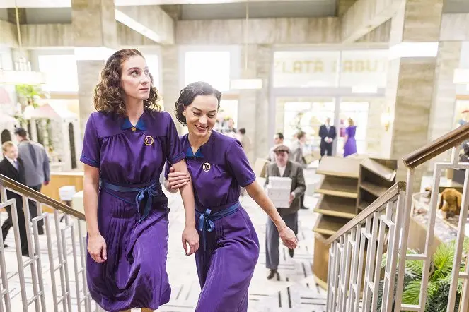 Vypelichaná Zlatá labuť zatím útrpně čeká na příchod nacisty Plesla