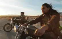 Týdenní VOD tipy: Režijní debut Jasona Momoy, plážový gigolo a iniciační snímek československé nové vlny