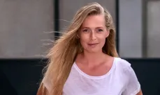 „Mám ráda lidi.“ O mladém publiku i hledání naděje v Evropě s režisérkou dokumentu Šťastně až na věky Janou Počtovou