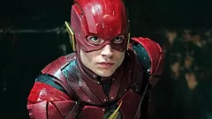 Prokletý Flash představuje první trailer. Slibuje Keatonova Batmana a konec svého světa