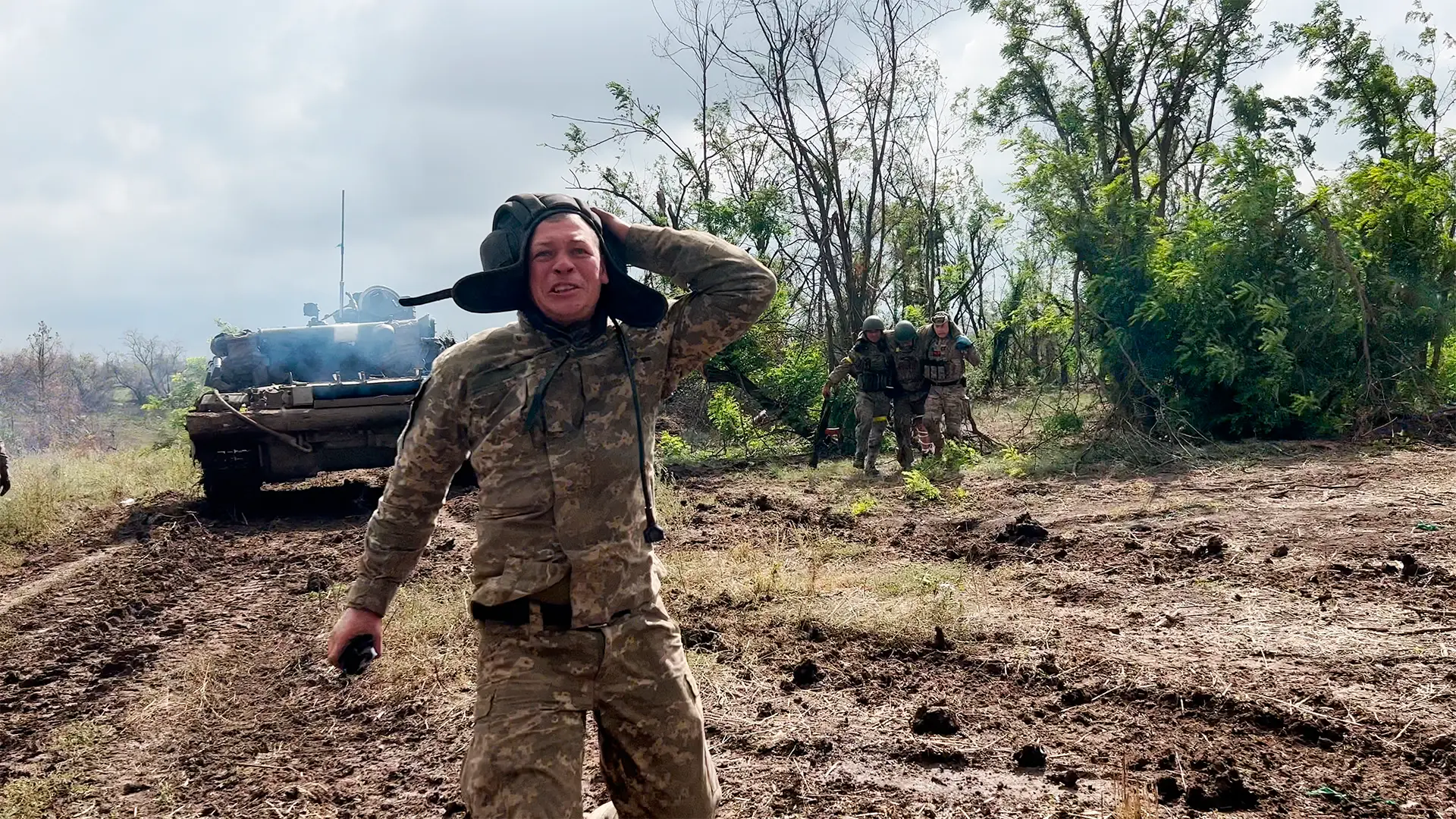 Beznaděj, smrt, strach a tiché hrdinství. Režisér filmu Eastern Front strávil půl roku na ukrajinské východní frontě