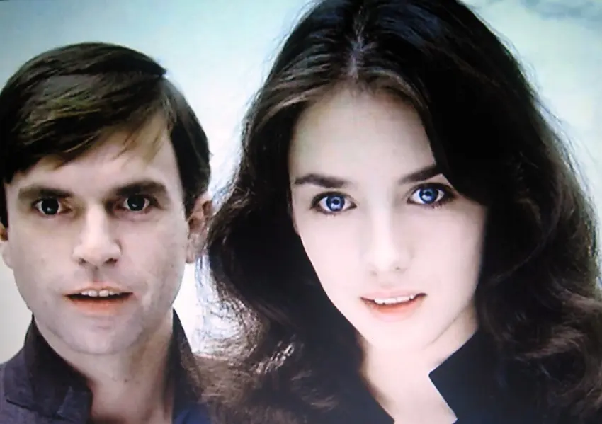 „Nejstrašnější věc, co jsem kdy udělal.“ Sam Neill vzpomíná na skandální drama, které jeho kolegyni dohnalo k pokusu o sebevraždu