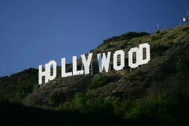 Nápis Hollywood se nad L.A. skví už 100 let. Původně šlo o jiné slovo, jeho význam je nedozírný