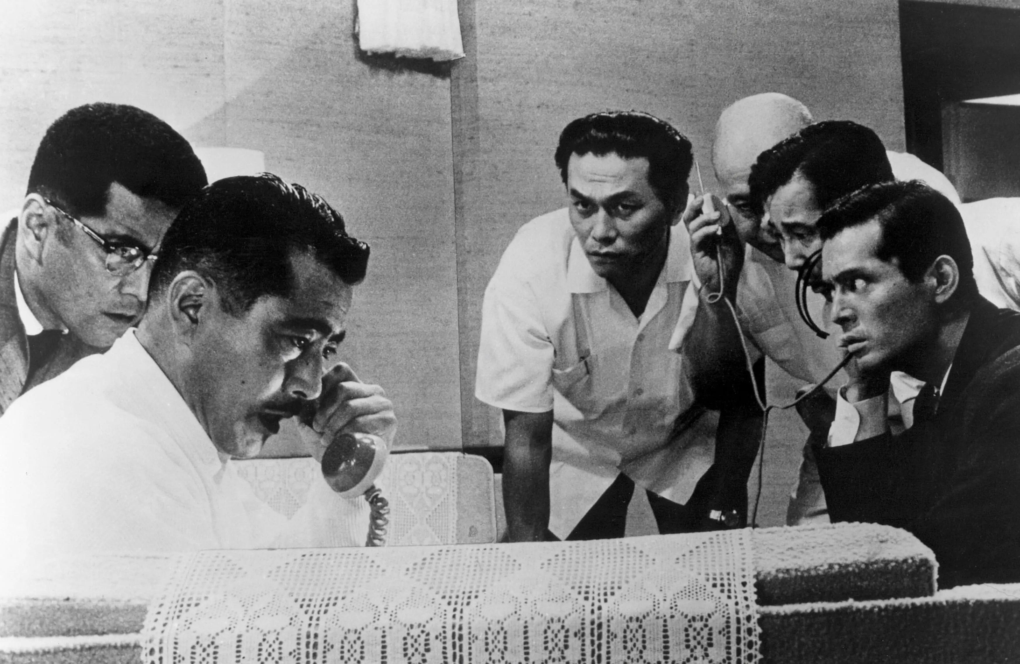 Nebe, peklo a rozdělená lidská společnost. Před 60 lety vznikl nejhloubavější procedurální thriller všech dob