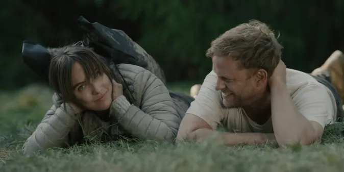 Buď chlap! Nebo raději ne. Další česká romantická komedie, která mlátí prázdnou slámu