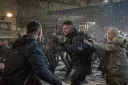 Chris Hemsworth v českých kulisách vymlátí plné nádvoří a sestřelí vrtulník