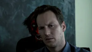 Poslední díl hororové série Insidious režíruje její největší hvězda. Trailer sází hlavně na nostalgii