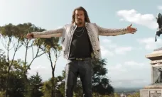 Trailer: Rychle a zběsile 10 nabízí v nové upoutávce obří bombu, jízdu po hrázi a Aquamana