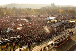 Milion chvilek ve filmu. Unikátní projekt seznamuje s organizací bojující za demokracii