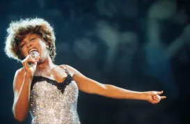 Zemřela Tina Turner. Zahrála si u Miloše Formana a byla výsadní soupeřkou Šíleného Maxe