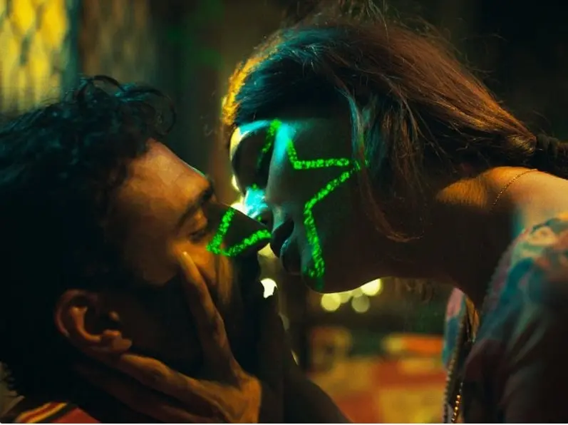 Erupce barev v konzervativní společnosti. Povedený Joyland vypráví o tabuizované lásce