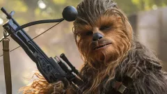 Chewbacca v Hvězdných válkách málem nosil kraťasy. Studiu vadilo, že chodí dole bez