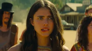 Ethan Coen natočil Drive-Away Dolls. Road trip Margaret Qualley doplnil Pedro Pascal