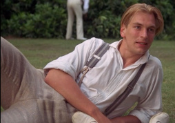 Zemřel herec Julian Sands. Z posledního výletu do hor se už nevrátil