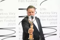 KVIFF: Začal festival, Russell Crowe převzal cenu, redakce Kinoboxu je na místě