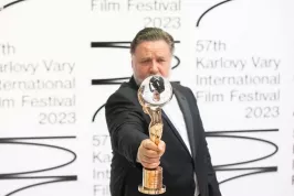 KVIFF: Začal festival, Russell Crowe převzal cenu, redakce Kinoboxu je na místě