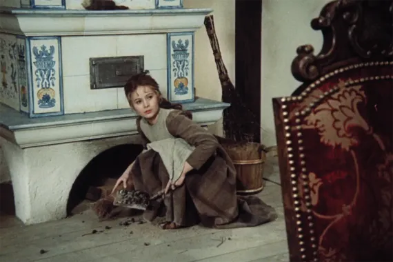 Chyby z pohádky Tři oříšky pro Popelku, které vám unikly: Elektrický sloup, liška i bičík