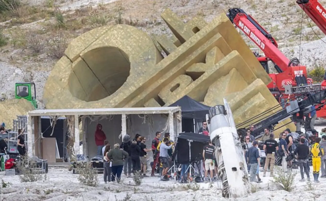 Wolverine vs Deadpool