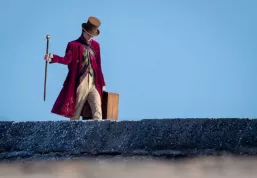 Timothée Chalamet jako rozverný a hravý Willy Wonka v prvním traileru