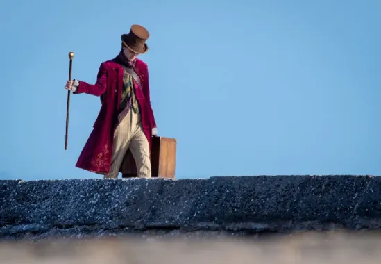 Timothée Chalamet jako rozverný a hravý Willy Wonka v prvním traileru