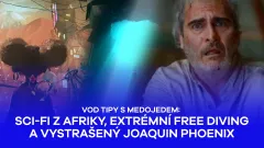 Sci-fi z Afriky, extrémní free diving a vystrašený Joaquin Phoenix
