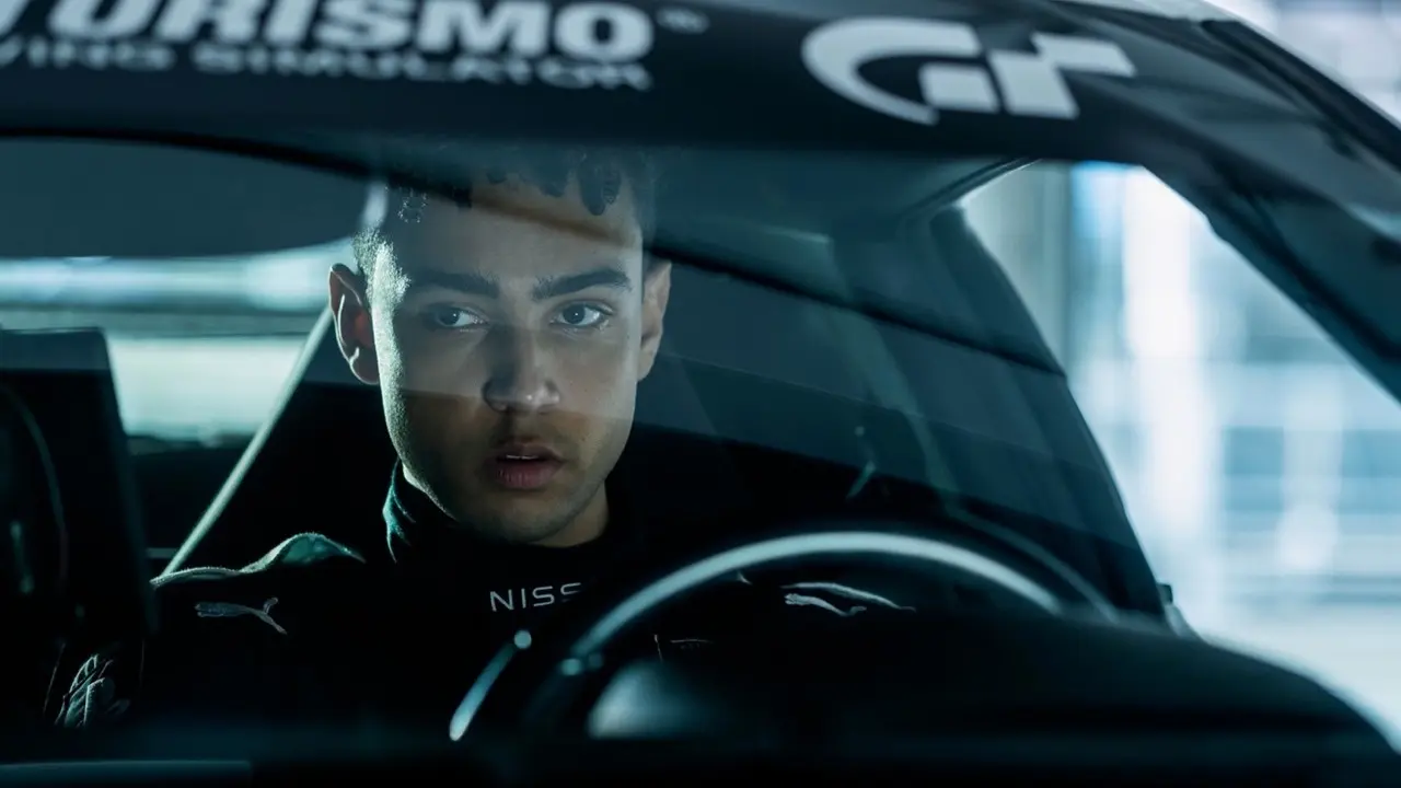 Videorecenze: Gran Turismo je skutečný příběh o outsiderovi, jehož tělo splyne se strojem