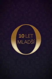 O 10 let mladší