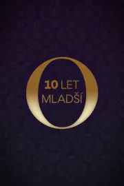 O 10 let mladší
