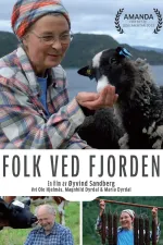 Folk ved fjorden