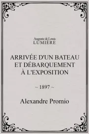 Arrivée d'un bateau et débarquement à l'Exposition