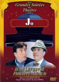 Une femme dans les bras, un cadavres sur le dos